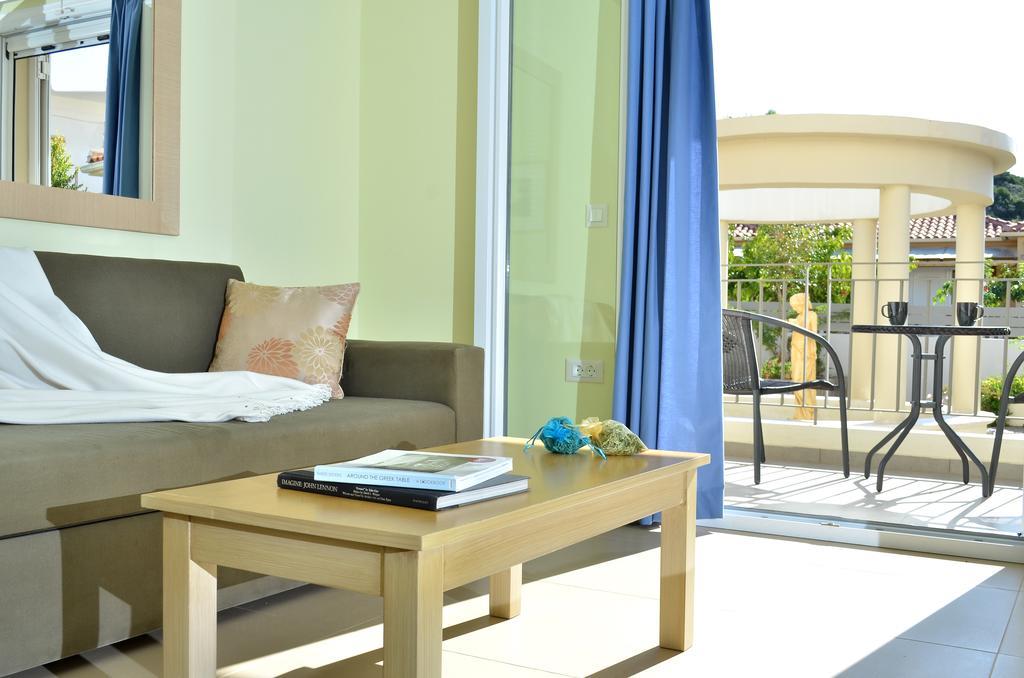 Hotel Estia Finikounta Rum bild